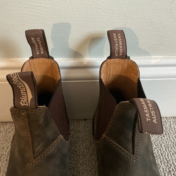 Women's Classics #585, Chelsea Boots, 7 US Women (4 AU/UK) - Picture 3 of 3